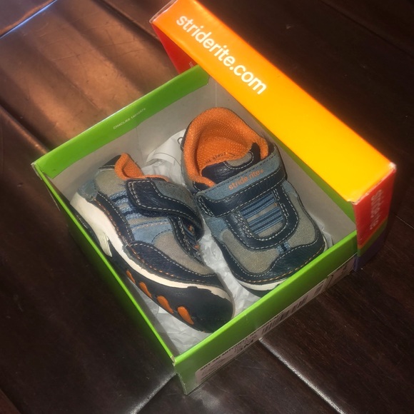 Infant Stride Rite Velcro Shoes - Picture 5 of 6